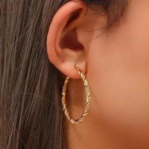 NEW 18K GOLD TWISTED WAVE CIRCLE HOOP EARRINGS